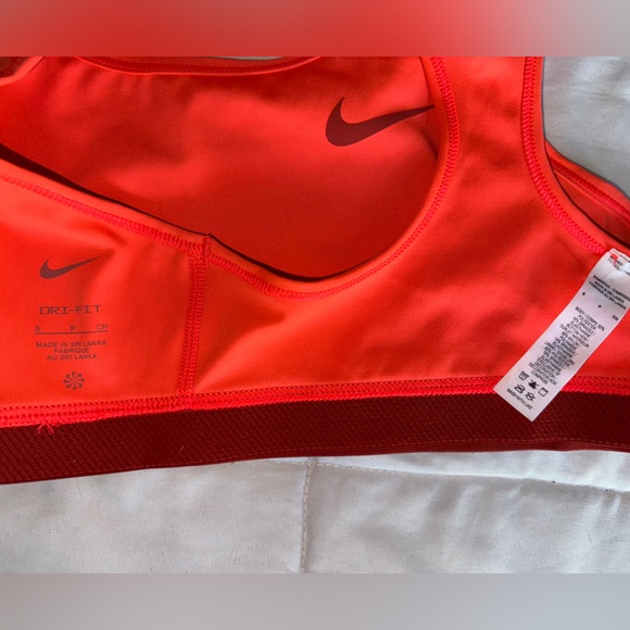 Nike Dry Fit Sports Bra - Picture 6 of 6